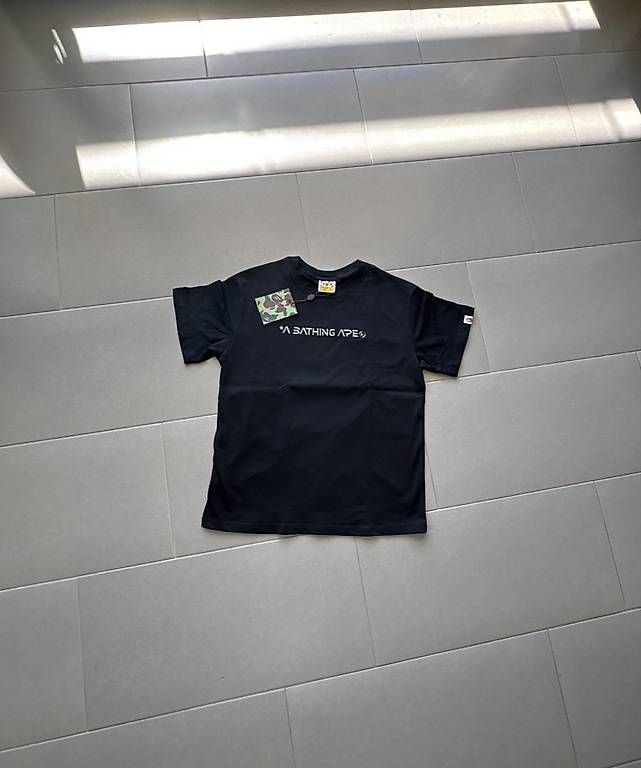 T-shirts: Bape tshirt S – Neuf avec emballage d'origine à Liestal par Adriennsely