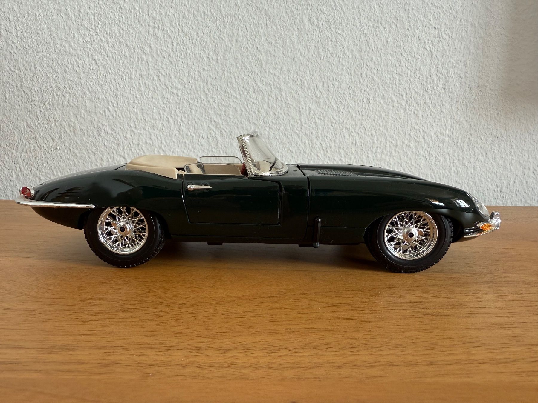 Bburago Modellini d'auto: Jaguar - E Type - 1961 - Bburago 1/18 – Usato da Epesses venduto da genfersee 3