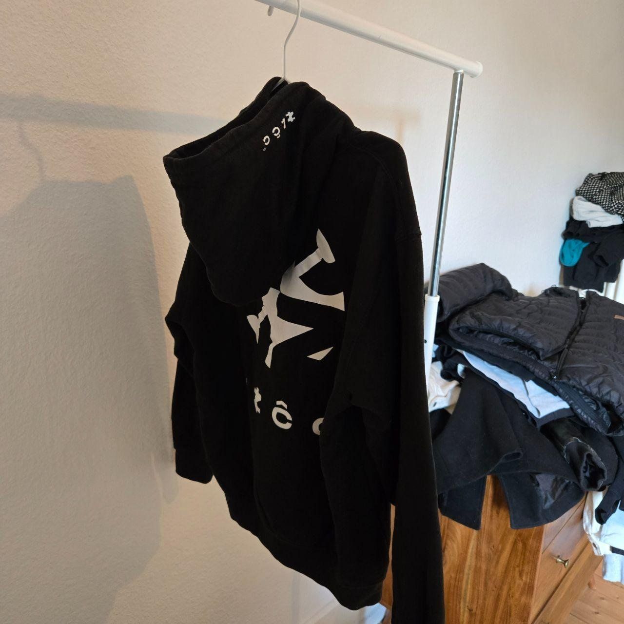 Maglioni & Felpe: Sweat à capuche noir "ZZCC", taille M – Usato da Neuchâtel venduto da ces_9prj 2