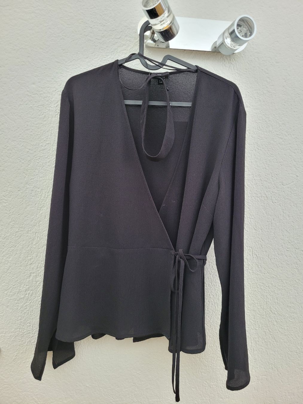 Camicette: 77. OVS Chemisier noir, taille 42 – Nuovo (secondo la descrizione) da Villars-sur-Glâne venduto da m66_dch5