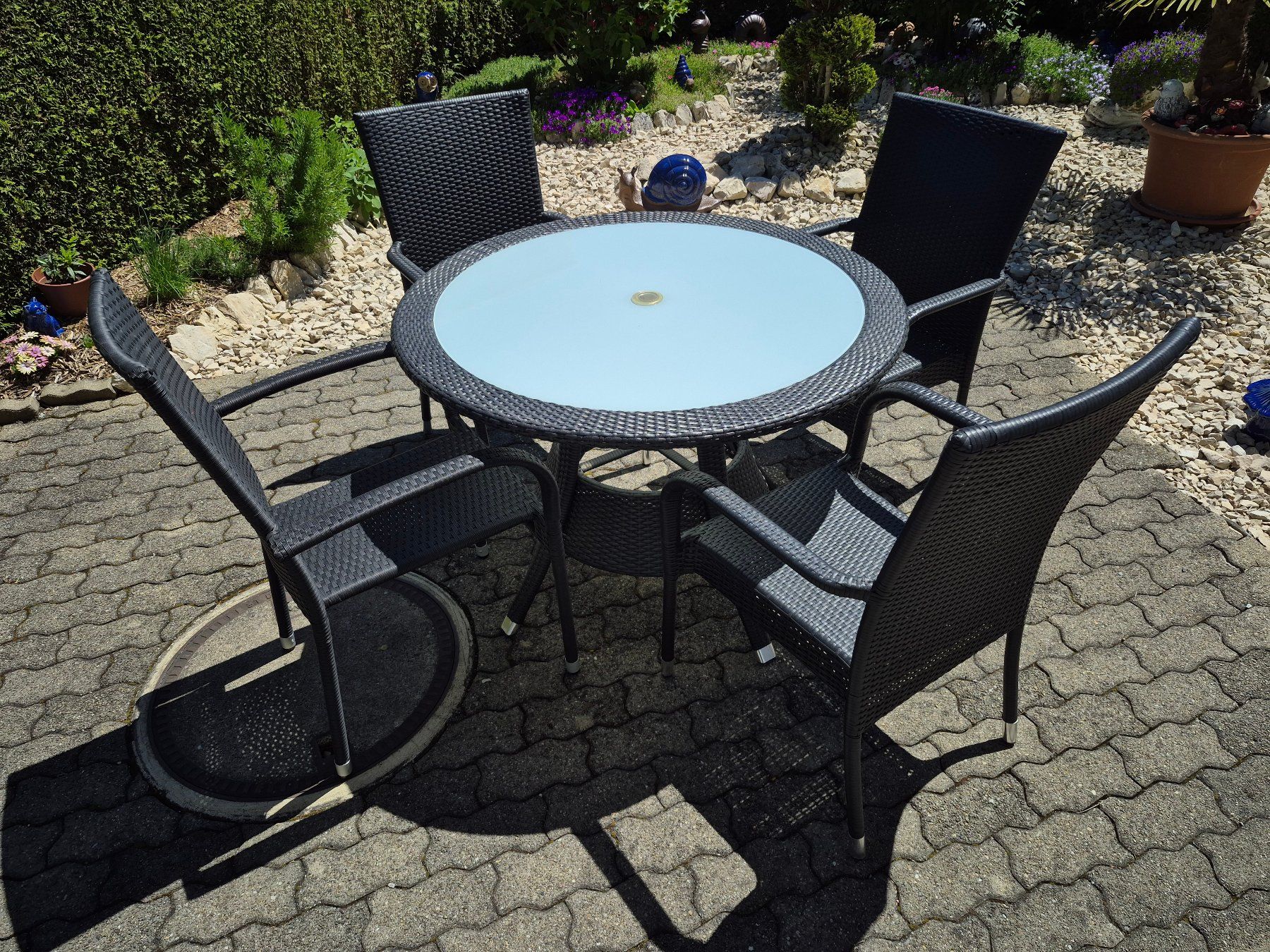 Set di tavolo e panche: Gartentisch rund mit 4 Stühlen – Usato da Eglisau venduto da Wega10