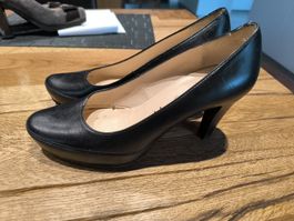 Schwarze Pumps UNISA Gr. 39 Leder Absatzschuhe
