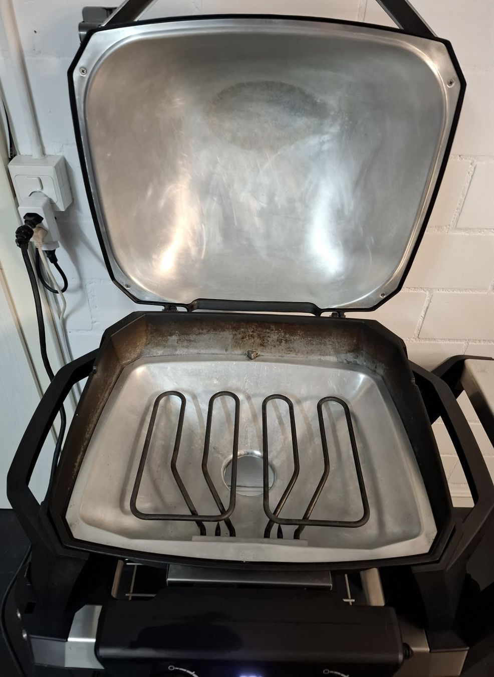 Weber Grills: Weber Pulse 2000 Elektrogrill mit Rollwagen – Gebraucht aus Derendingen von steven63 2