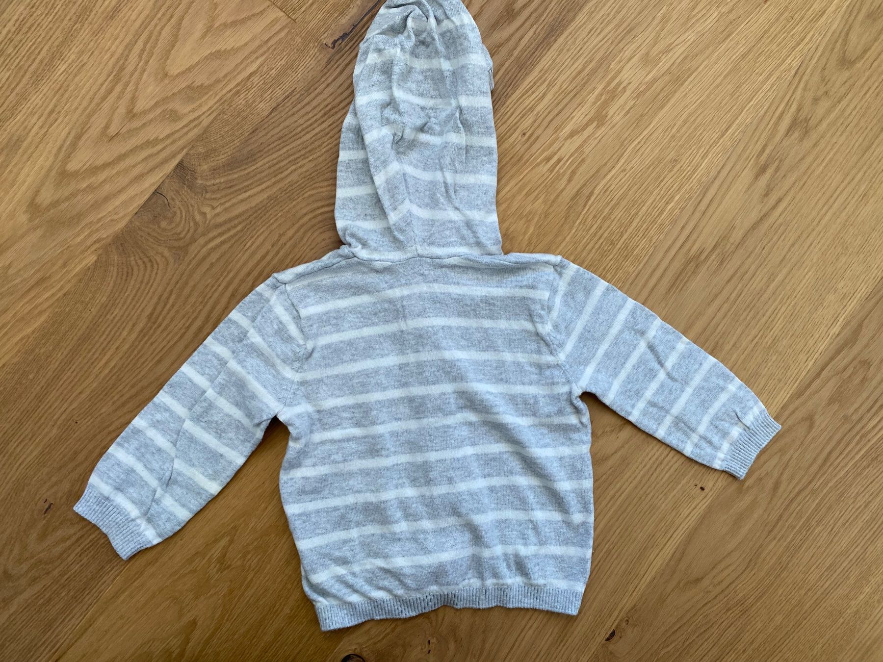 H&M Maglioni & Felpe: H&M Stoffjäcklein 86 – Usato da Trachslau venduto da RetoM1982 2