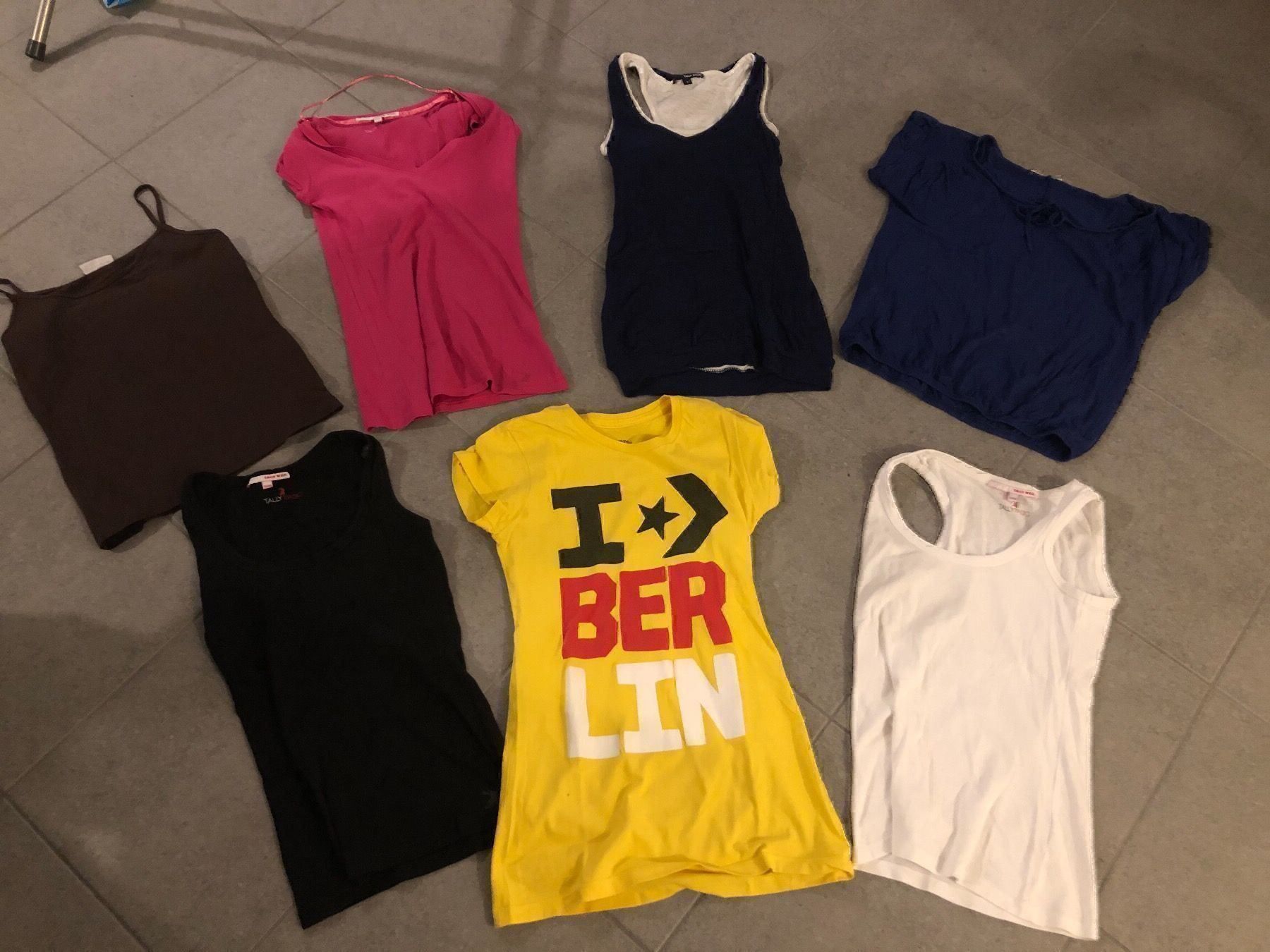 T-shirt: Diverse tshirts – Usato da Basel venduto da medscape2506 2