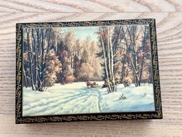 Antike russische Lackdose, eine märchenhafte Winterszene