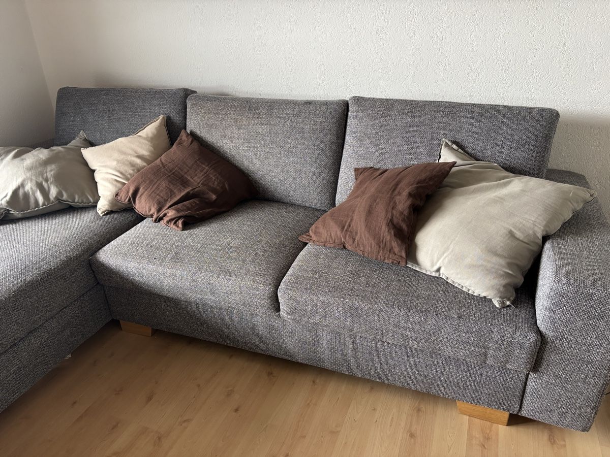 Divani: Canapé d'angle gris avec coffre de rangement intégré – Usato da Gampelen venduto da b50_fvv7 2