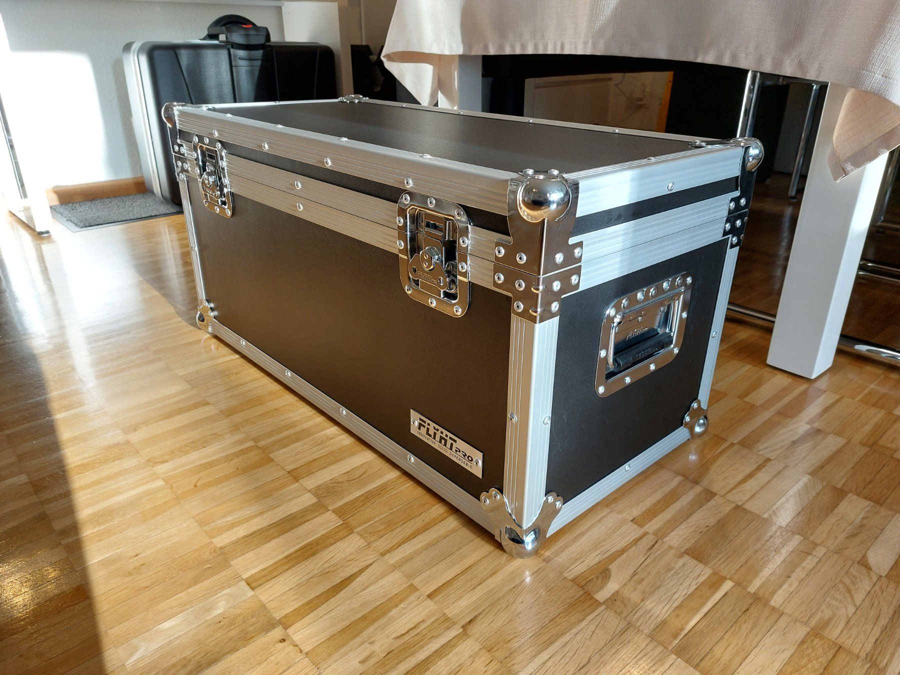 Casse di trasporto: Flyht Pro Case Flat Par M Transportkiste – Usato da Münchenstein venduto da Filou4142 1