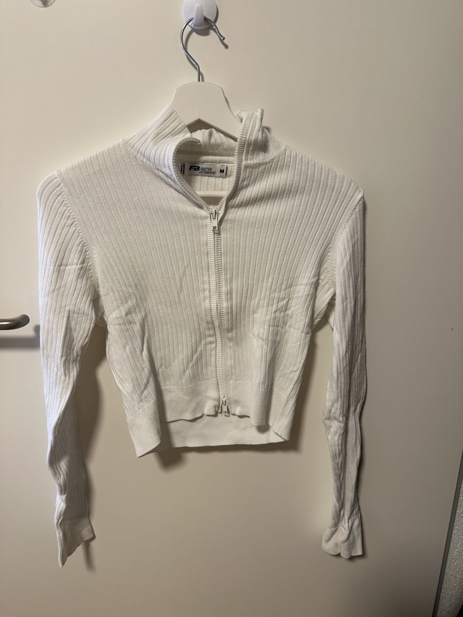 Maglioni & Felpe: Weisser Rippenpullover mit Reissverschluss Grösse M – Usato da Reinach BL venduto da Alles_muss_weg00