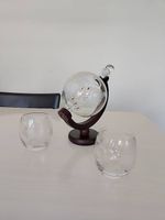 Decanter/Karaffe mit Segelschiff-Motiv mit Gläsern