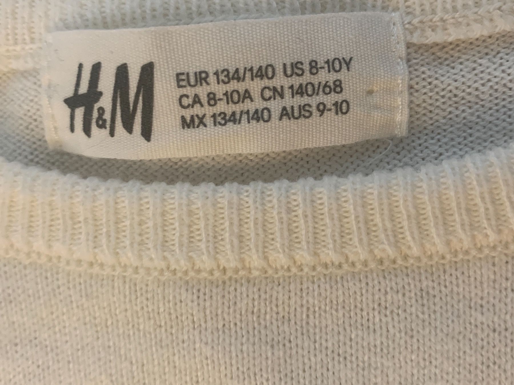H&M Maglioni & Felpe: H&M Pulli Motiv Schnee gr 134-140 – Usato da Adligenswil venduto da Phoenix2017 2
