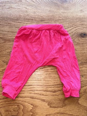 Gr 68 knallpink dünne Trainerhose