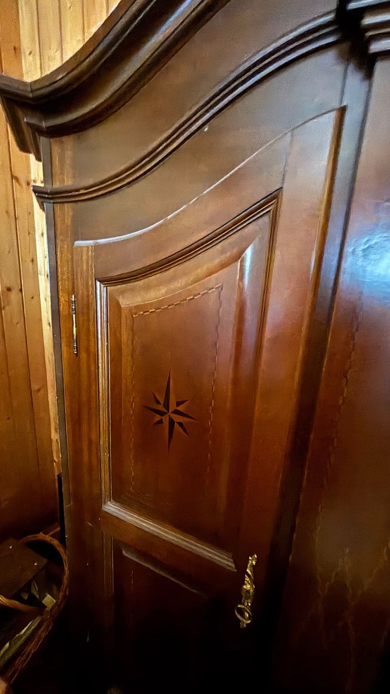 Armadi: Rustikaler Bodensee-Schrank mit schöner Patina – Usato da Urnäsch venduto da Peckinpah 2