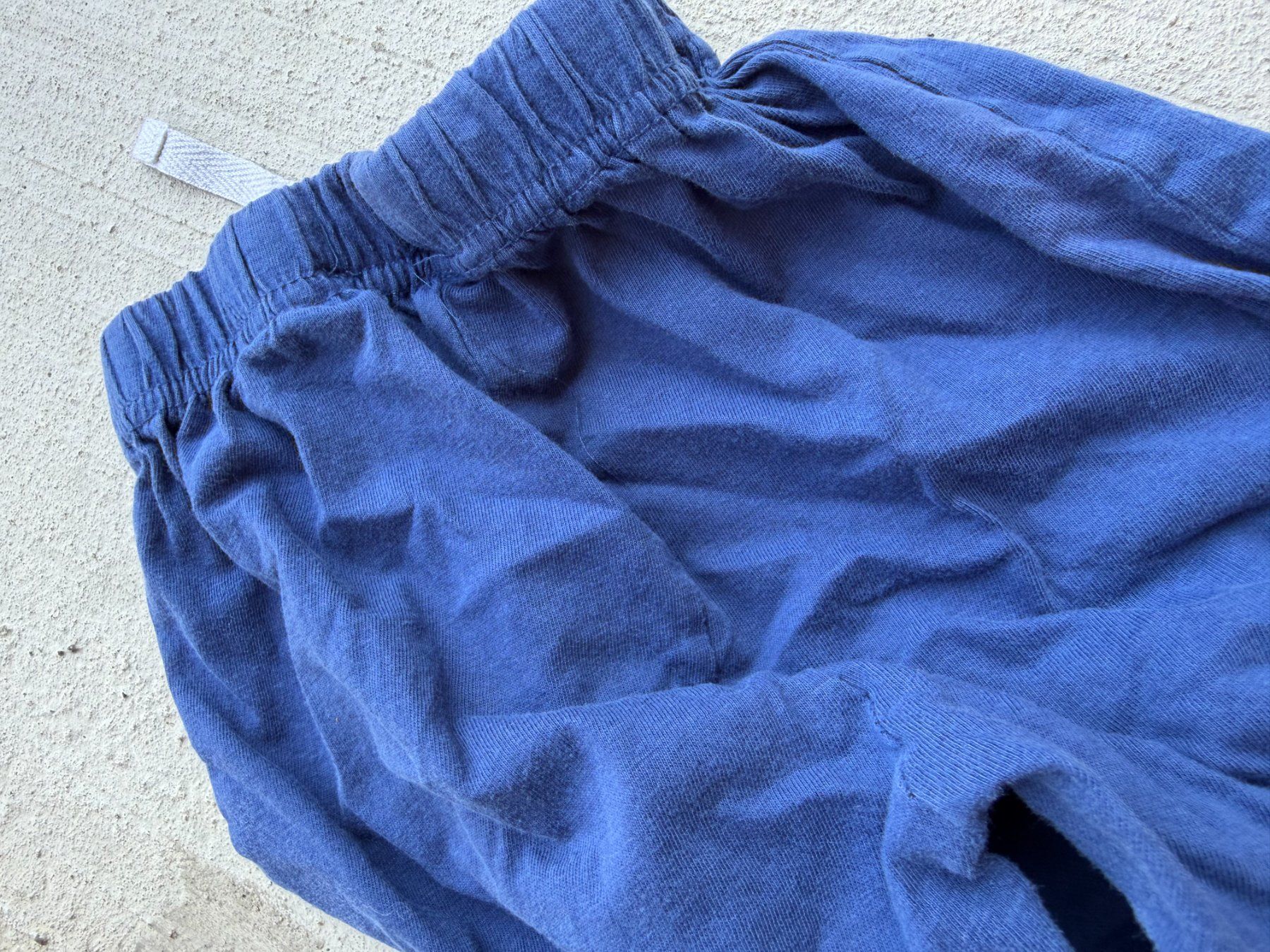 Hosen: Kinder Hosen dunkelblau Grösse 104 – Defekt aus Riehen von ann_76jw 1