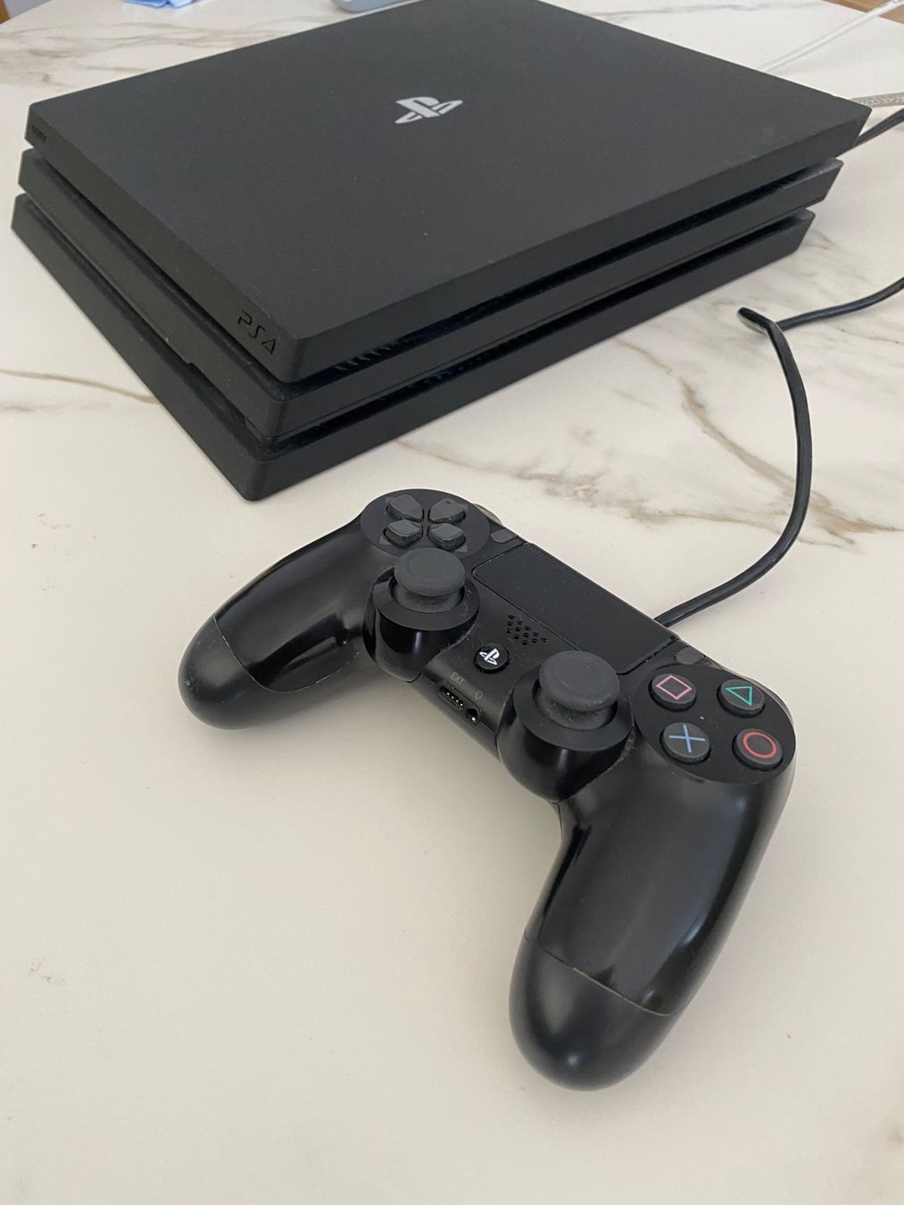 Sony Konsolen: PS 4 Pro Max – Gebraucht aus Kilchberg ZH von