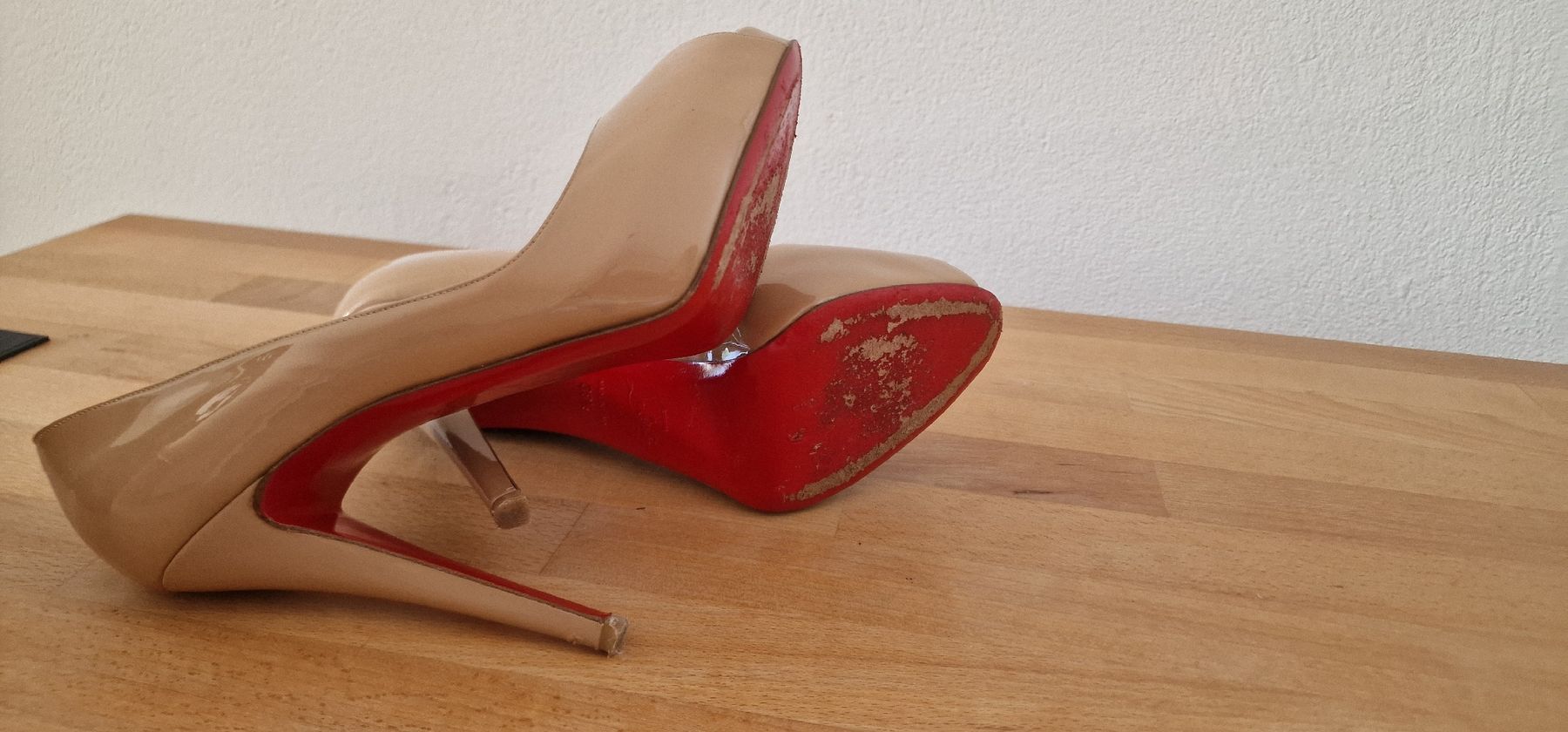 Christian Louboutin Scarpe da donna: Christian Louboutin beige Gr. 38.5 – Nuovo (secondo la descrizione) da Mollis venduto da PilatusStern 4