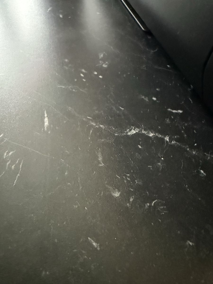 Schreibtische: Bureau Ikea noir  – Gebraucht aus La Chaux-de-Fonds von fet_qd7m 2