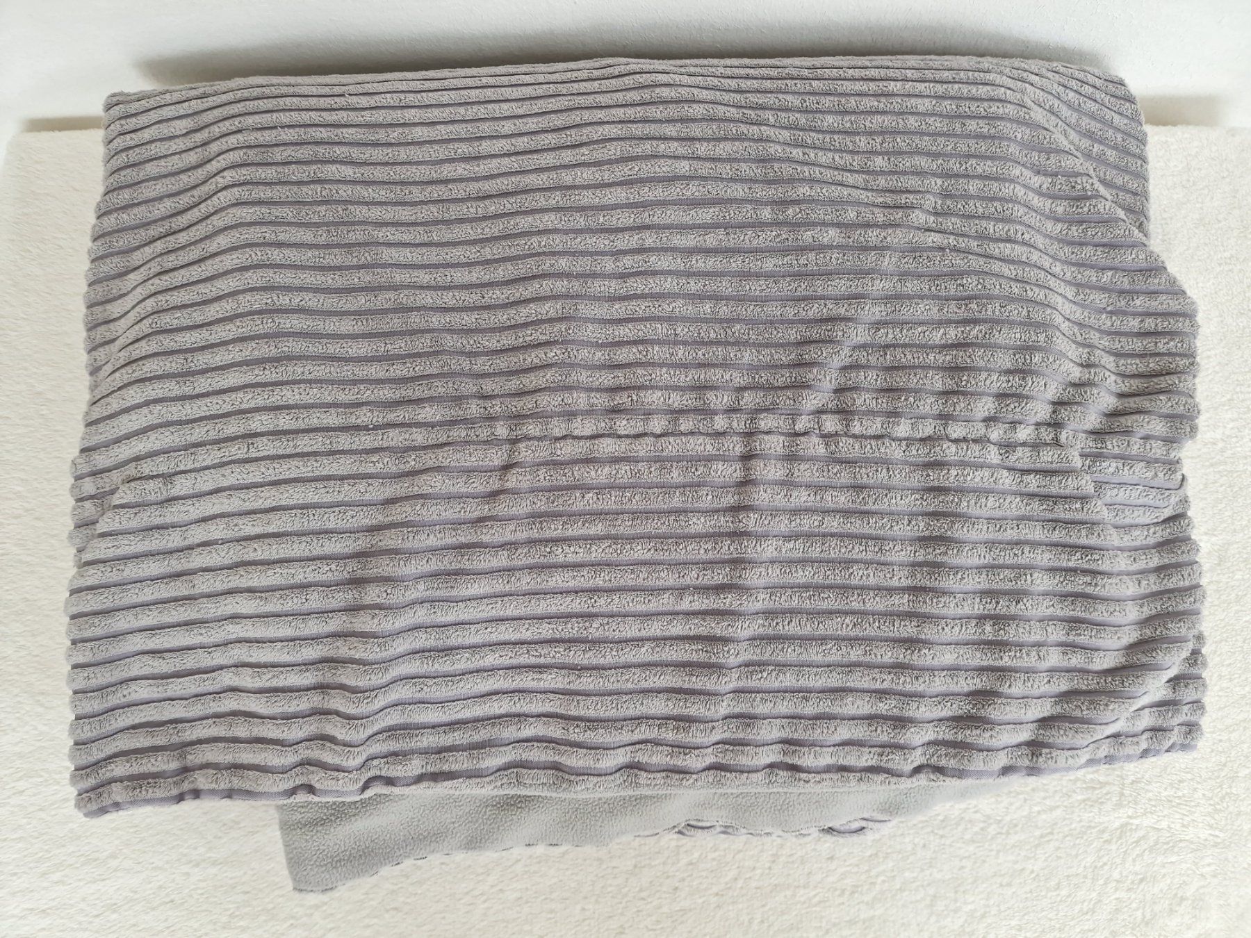 Coperte: Graue Decke Überwurf 150cm x 180cm – Usato da Hallau venduto da CHACLA