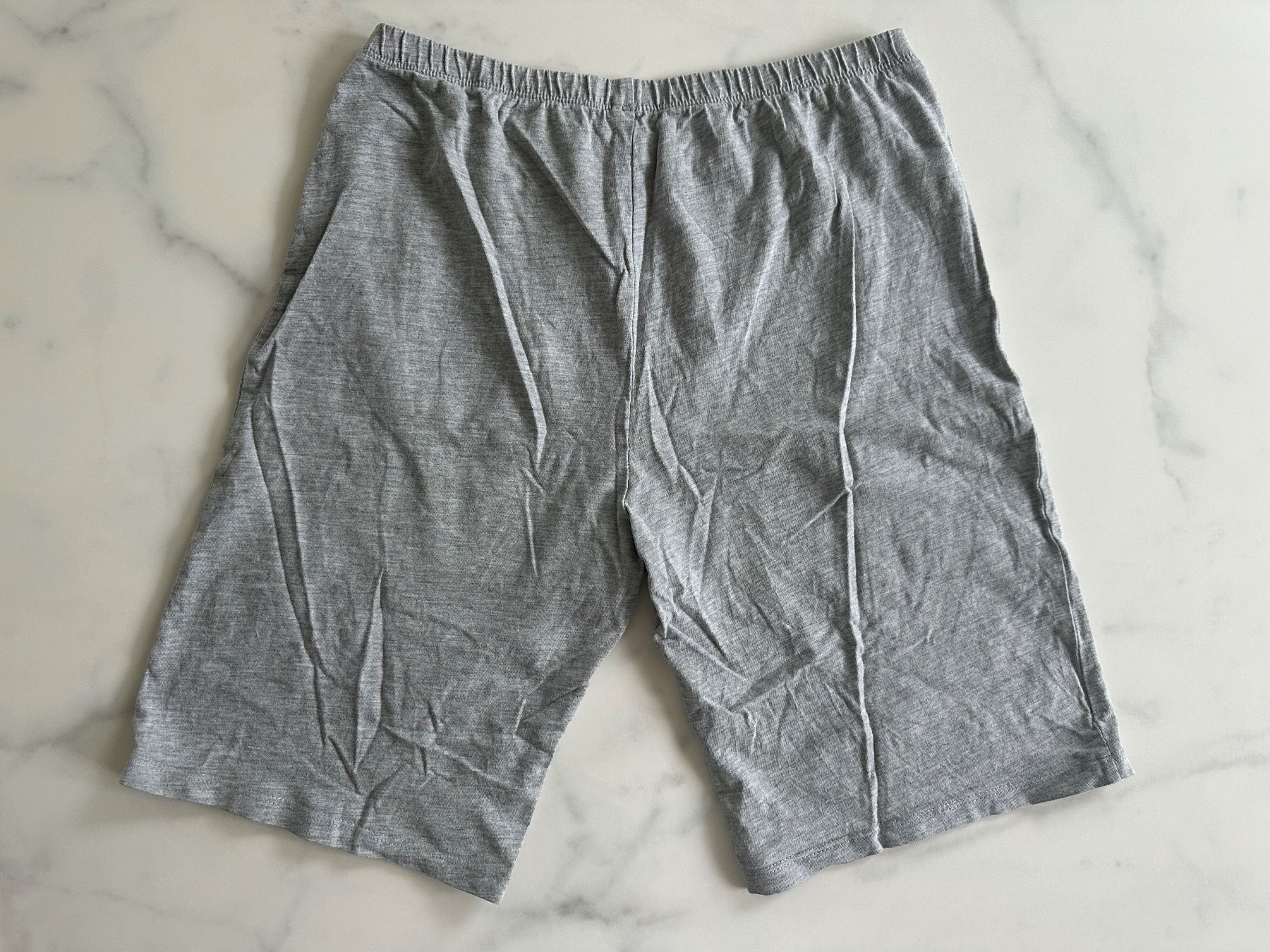 Pantalons: Manto Kinder Shorts Grösse: 158/164 – D'occasion à Lausen par Swissart123 1