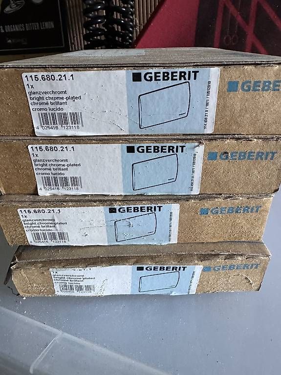 Tutti pezzi di ricambio auto: 4 plaques de recouvrement Geberit – Usato da Lentigny venduto da EcuProd1 2
