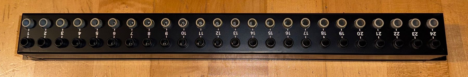 Console di mixaggio: Neutrik Patch Bay – Usato da Unterengstringen venduto da NOISE 1