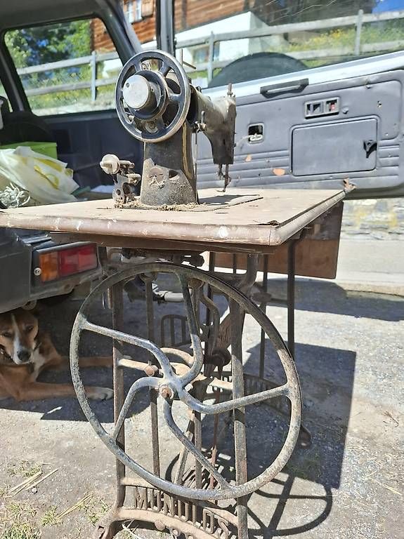 Macchine da cucire: Alte nähmaschine – Usato da Valendas venduto da larmay