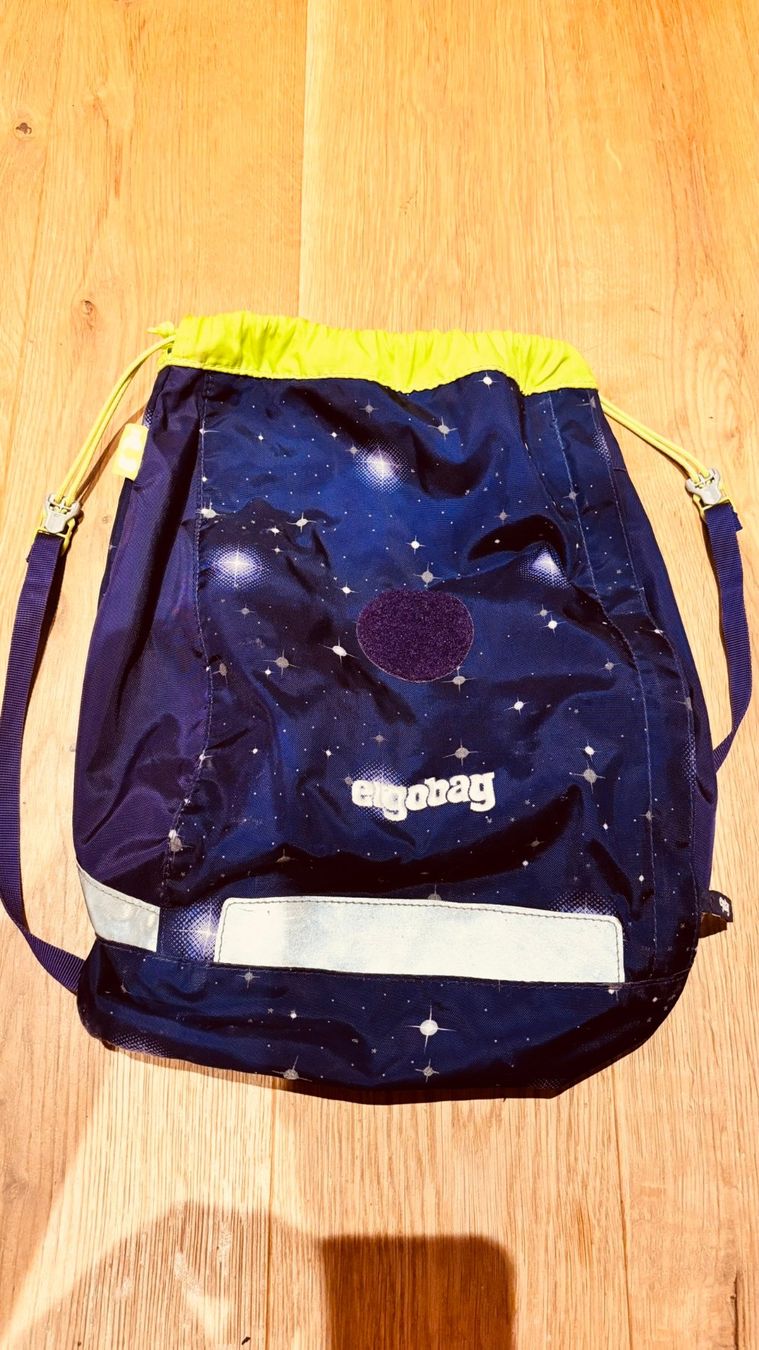 Ergobag Zaini: Ergobag Cubo Schulthek mit Sternenmotiv – Usato da Hinwil venduto da Oler 9