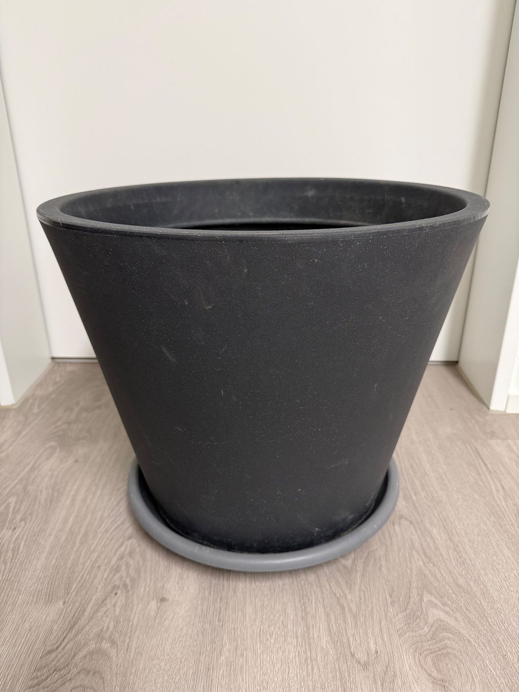 Vasi per fiori: Blumentopf tera Ribeira anthrazit 44 lt – Usato da Liestal venduto da Sun777