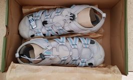 Neue Schuhe KEEN Drift Creek Gr. 41 hellgrau/hellblau