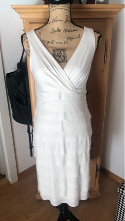 Robe blanche élégante à volants - Taille S/M