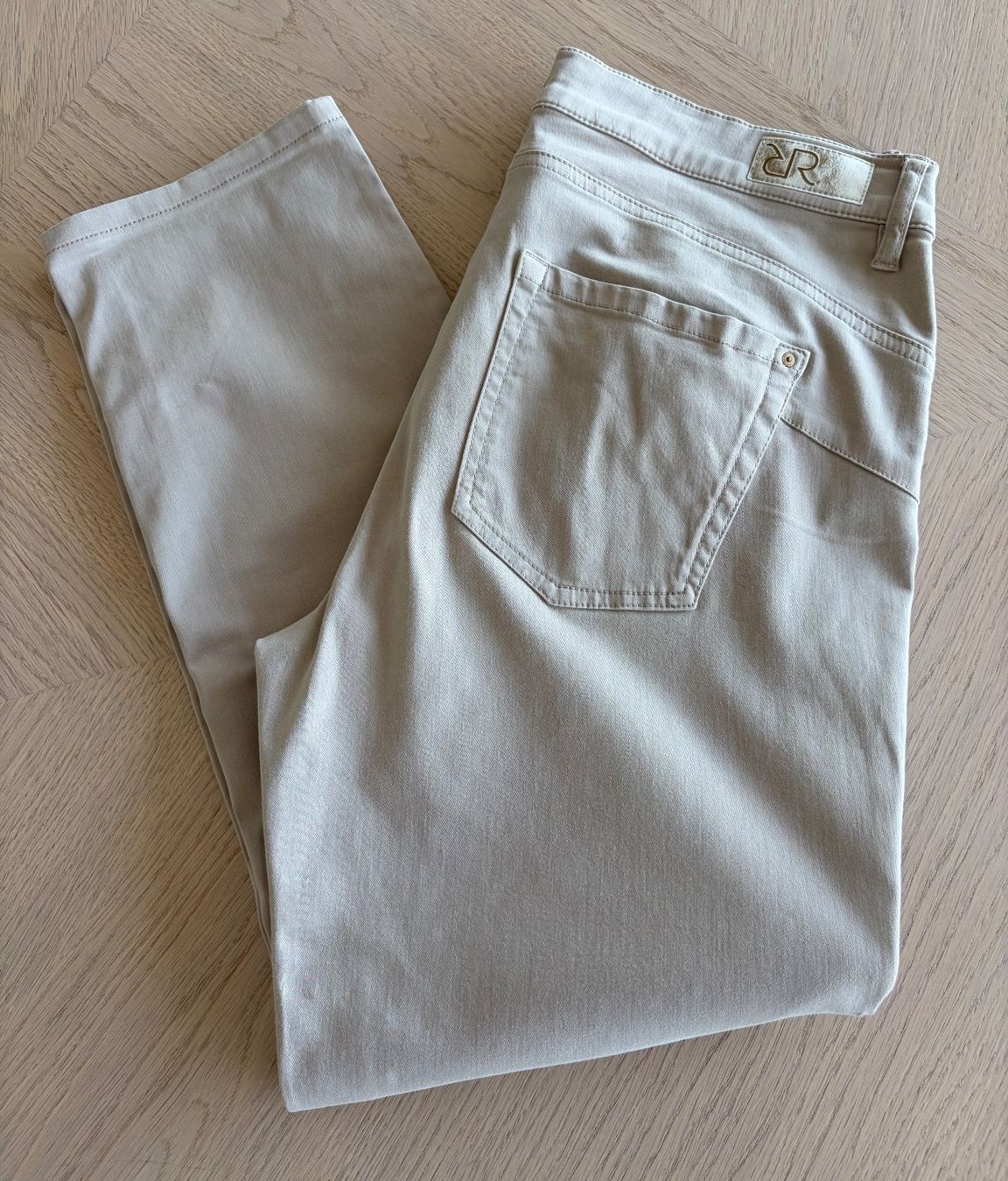 Raffaello Rossi Pantaloni: RAFFAELLO ROSSI leichte Jeans Gr.38 NP249,- – Usato da Degersheim venduto da Starkigel