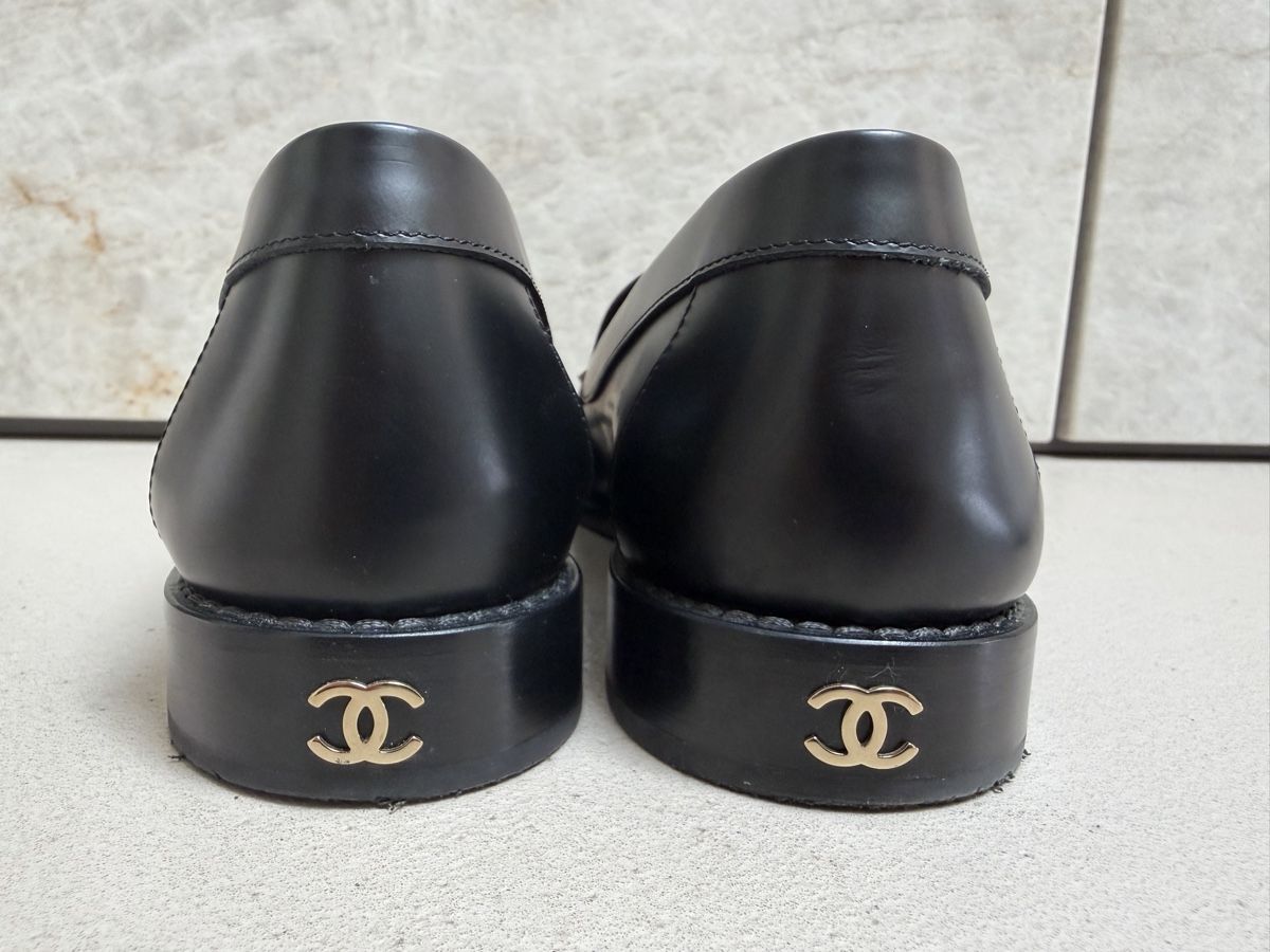 Chanel Chaussures femmes: Chanel Loafers 40 – D'occasion à Uetikon am See par mga_lqy6