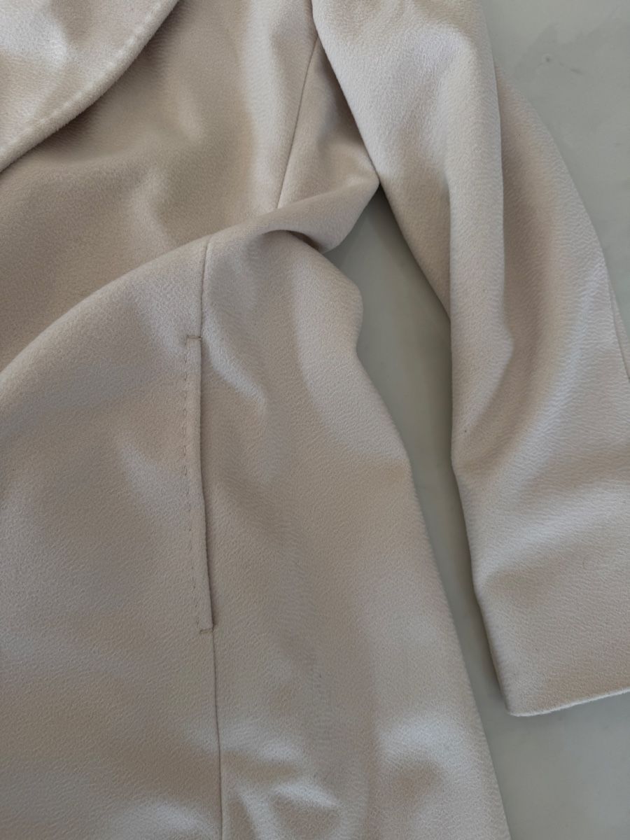 Max Mara Cappotti: Max Mara Studio Mantel in creme weiss – Usato da Zürich venduto da smi_57ql 6