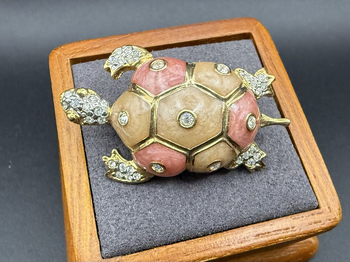 Spille & Fermagli: Vintage Schildkröten-Brosche mit Strasssteinen, Emailliert – Usato da Lamone venduto da LaCantinaMagica 1