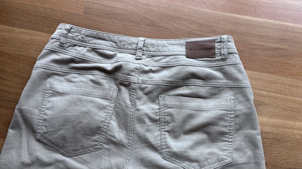 Pantaloni: Cordhose Red Button, Gr. 42 (NILE) – Nuovo (secondo la descrizione) da Basel venduto da Defne 2