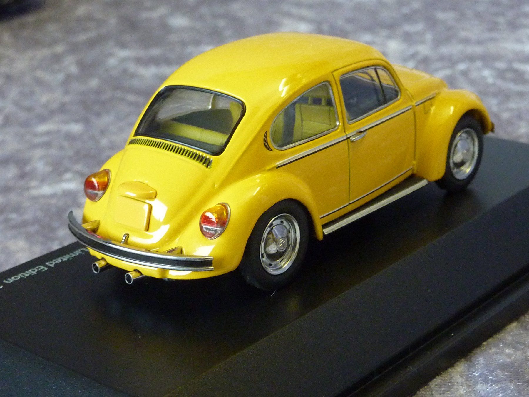 Schuco Modellini d'auto: VW Käfer Sunny Bug 1:43 – Nuovo e nell'imballaggio originale da Dürrenäsch venduto da modellautos4you 4