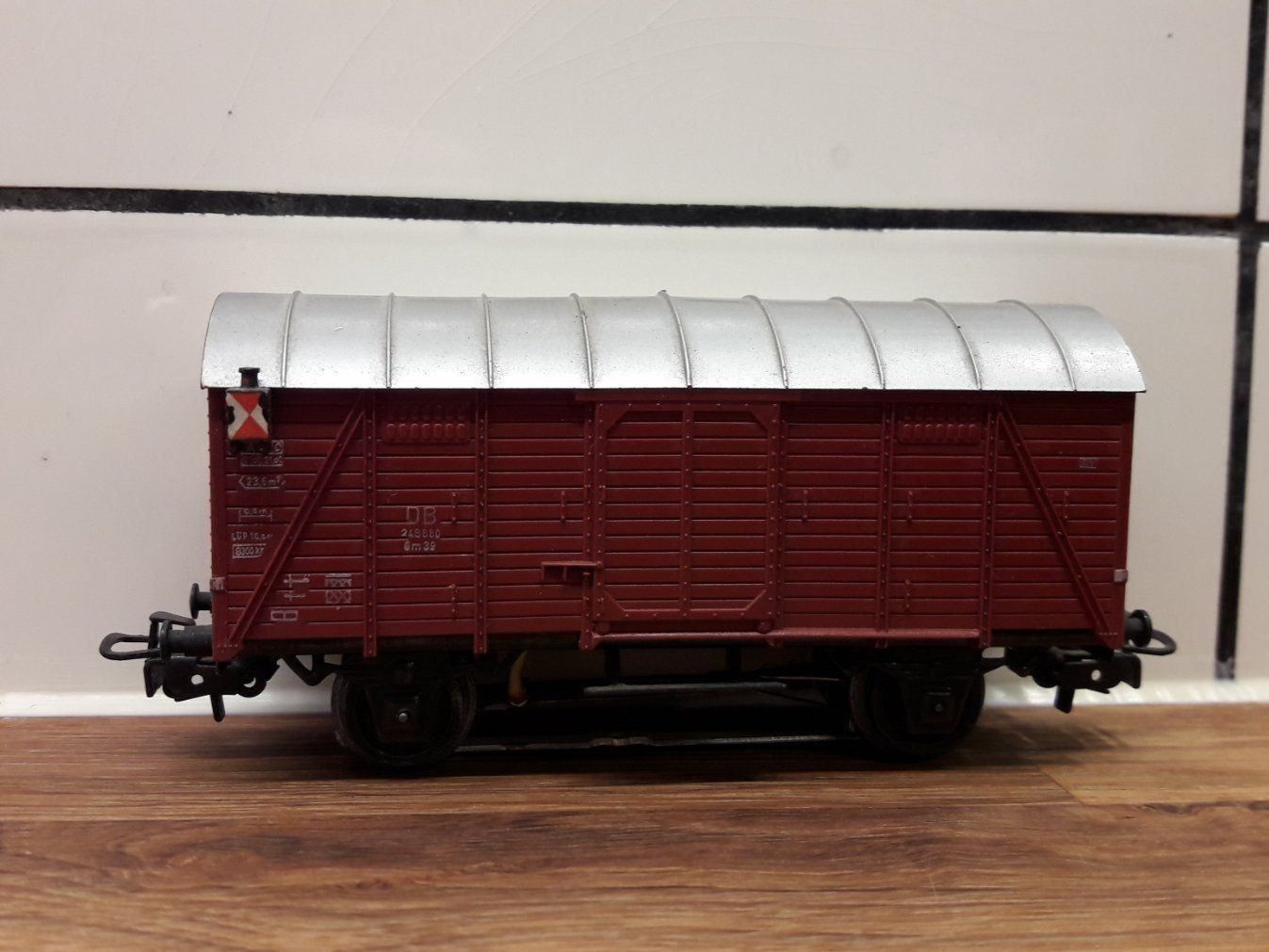 Märklin Modellini di ferrovie: Märklin HO AC : DB wagon "Gm 39" avec signal de queue – Usato da Buttes venduto da Cafe2005 1
