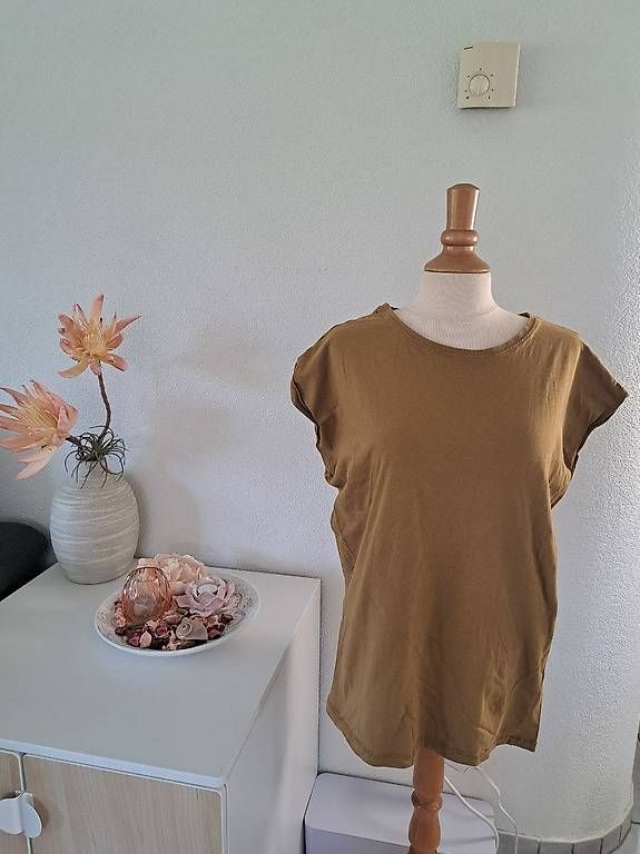 T-shirt: T Shirt Oliv M – Usato da Rupperswil venduto da White-Dove