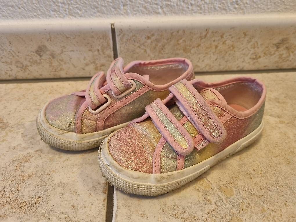 Chaussures filles: Schuhe von Superga Grösse 26 – D'occasion à Horw par arco35