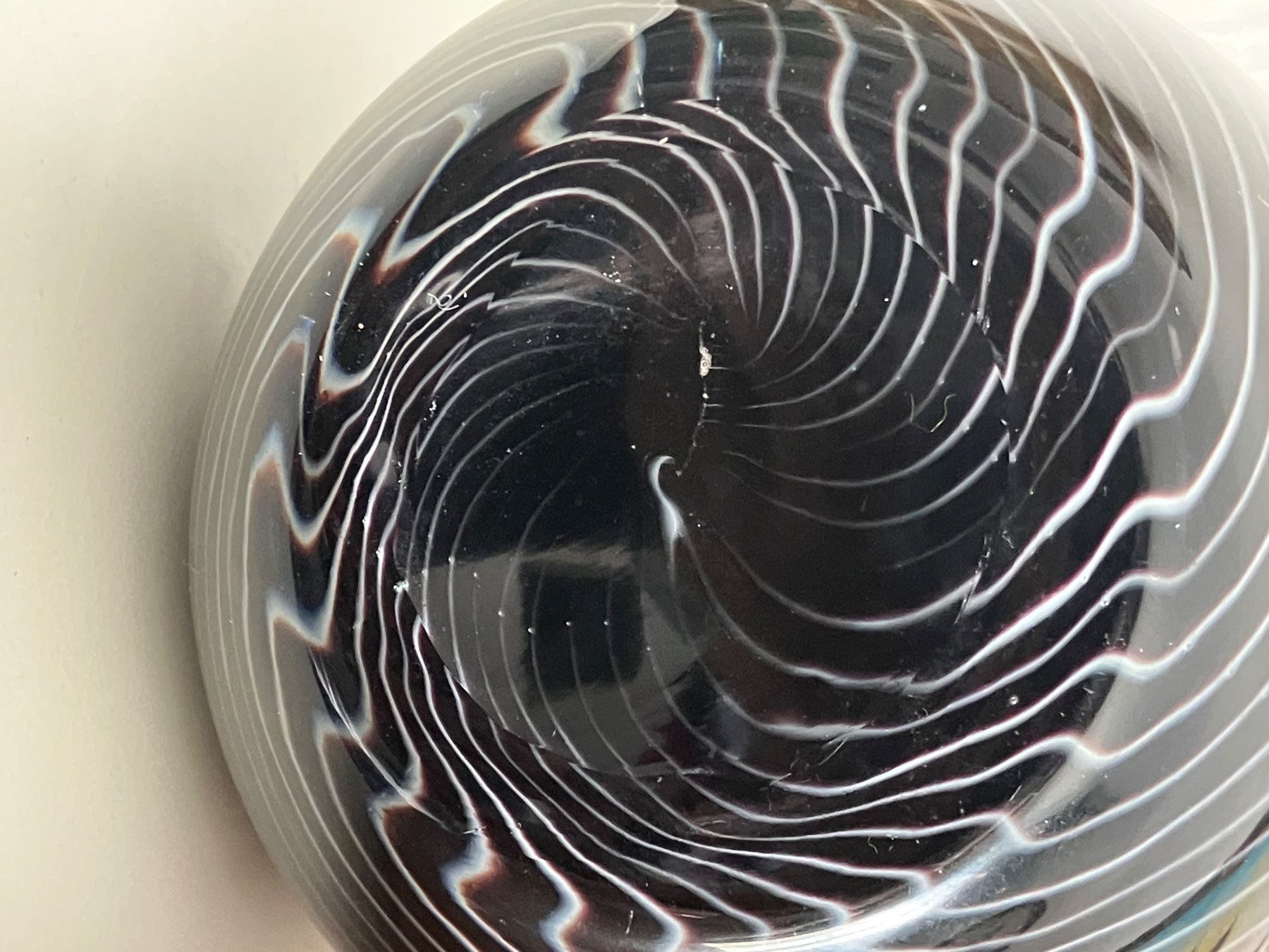 Vasi & Recipienti: Vase design Murano noir et blanc – Usato da Peseux venduto da Cresus27 4