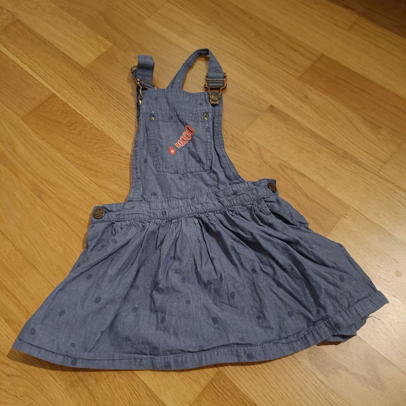 Hosen: Latzhose Grösse 110 – Gebraucht aus Jaberg von urig17.