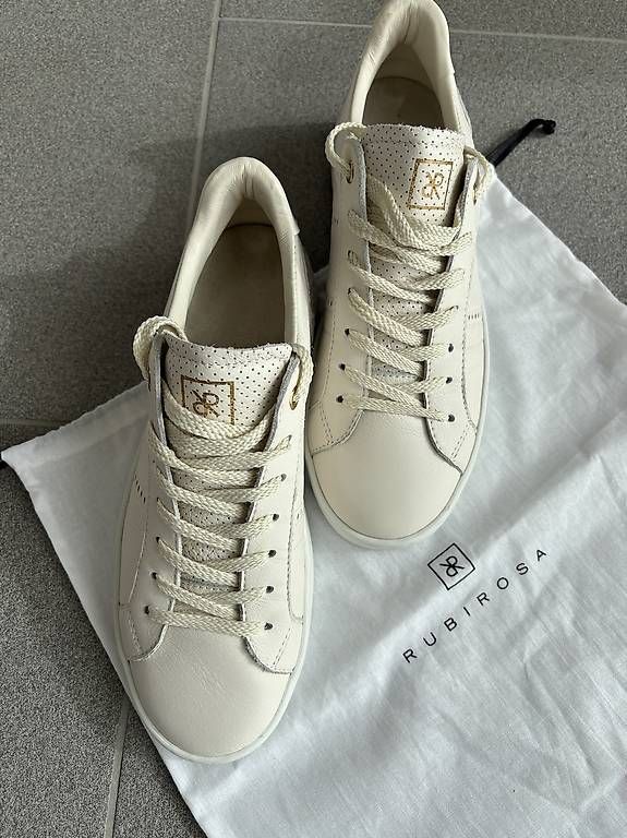Damenschuhe: SNEAKER WEISS 39 RUBIROSA – Gebraucht aus Hombrechtikon von sch_f7lz