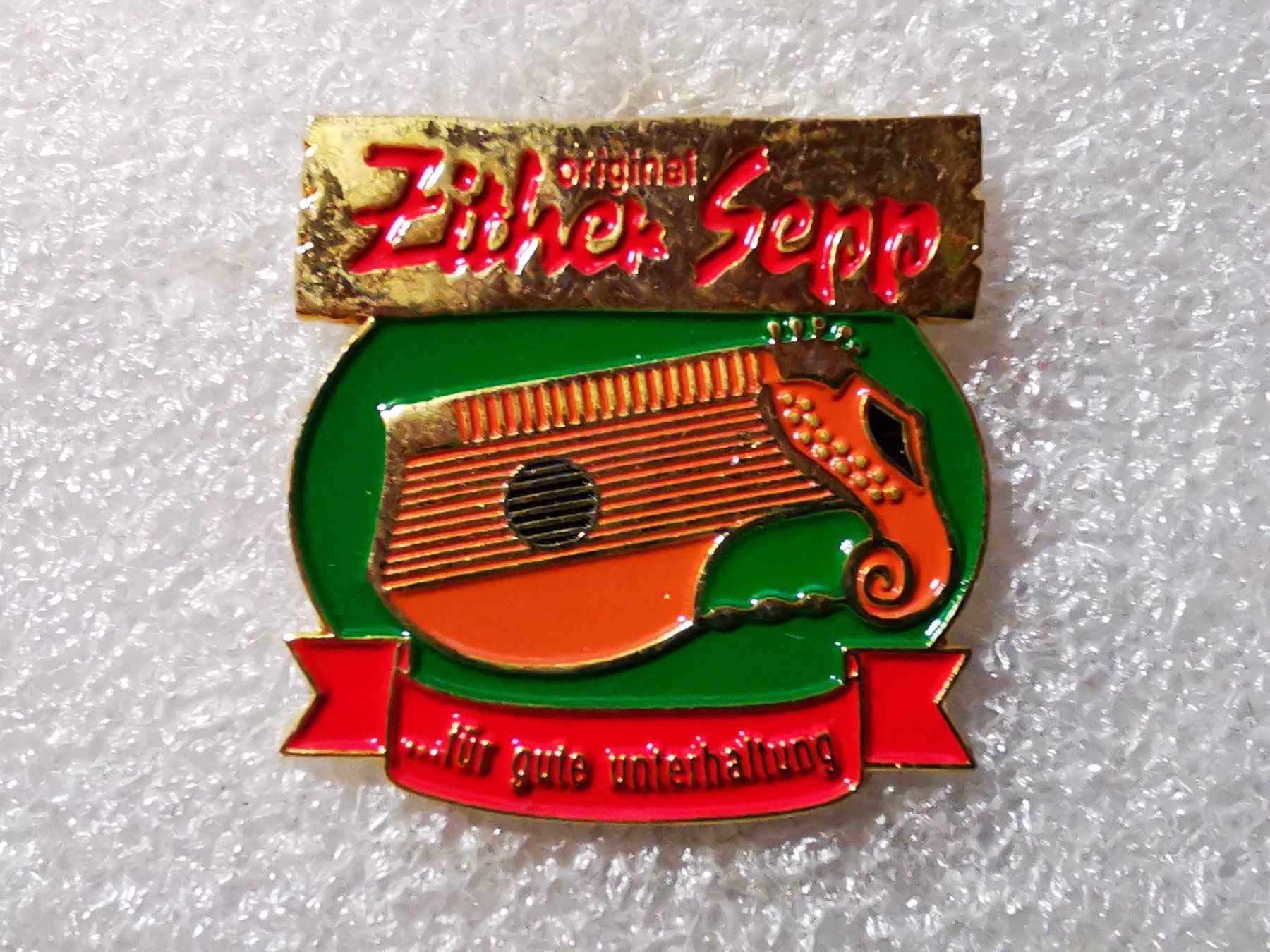 Plaketten & Abzeichen: Ansteckpin 174: Original Zither Sepp – Gebraucht aus Oppligen von Pin-Fall-Shop