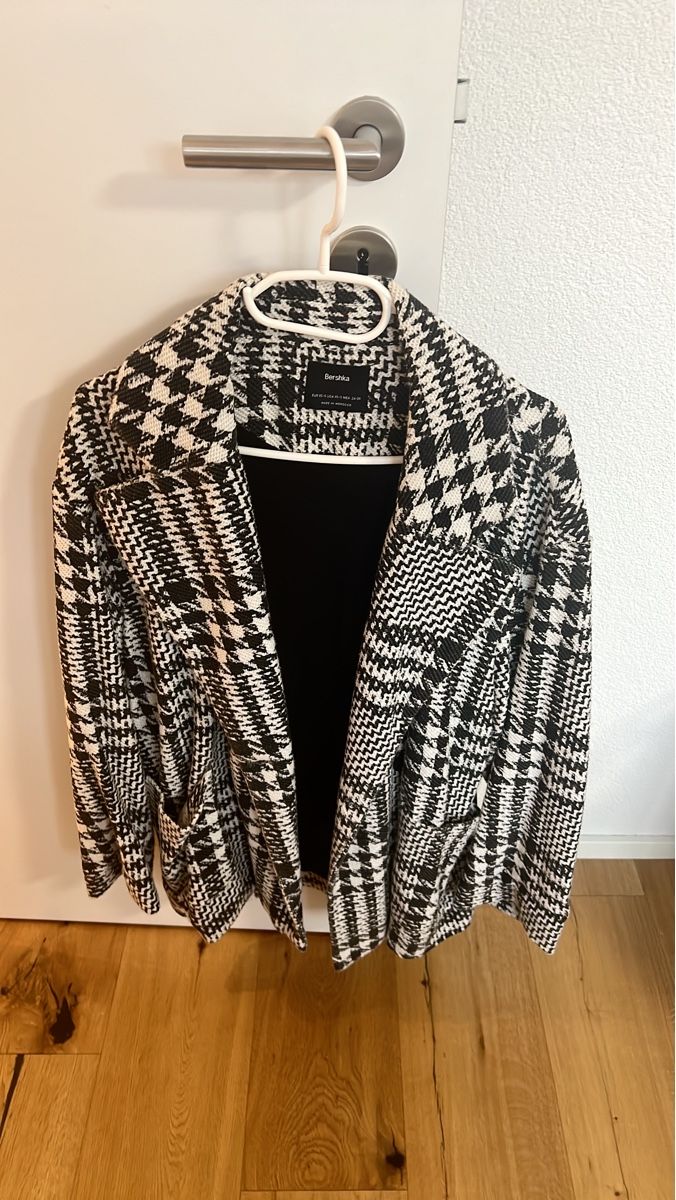 Bershka Jacken: Schicker Bershka Blazer schwarz/weiss Gr. M – Gebraucht aus Feldbrunnen von soon-nam