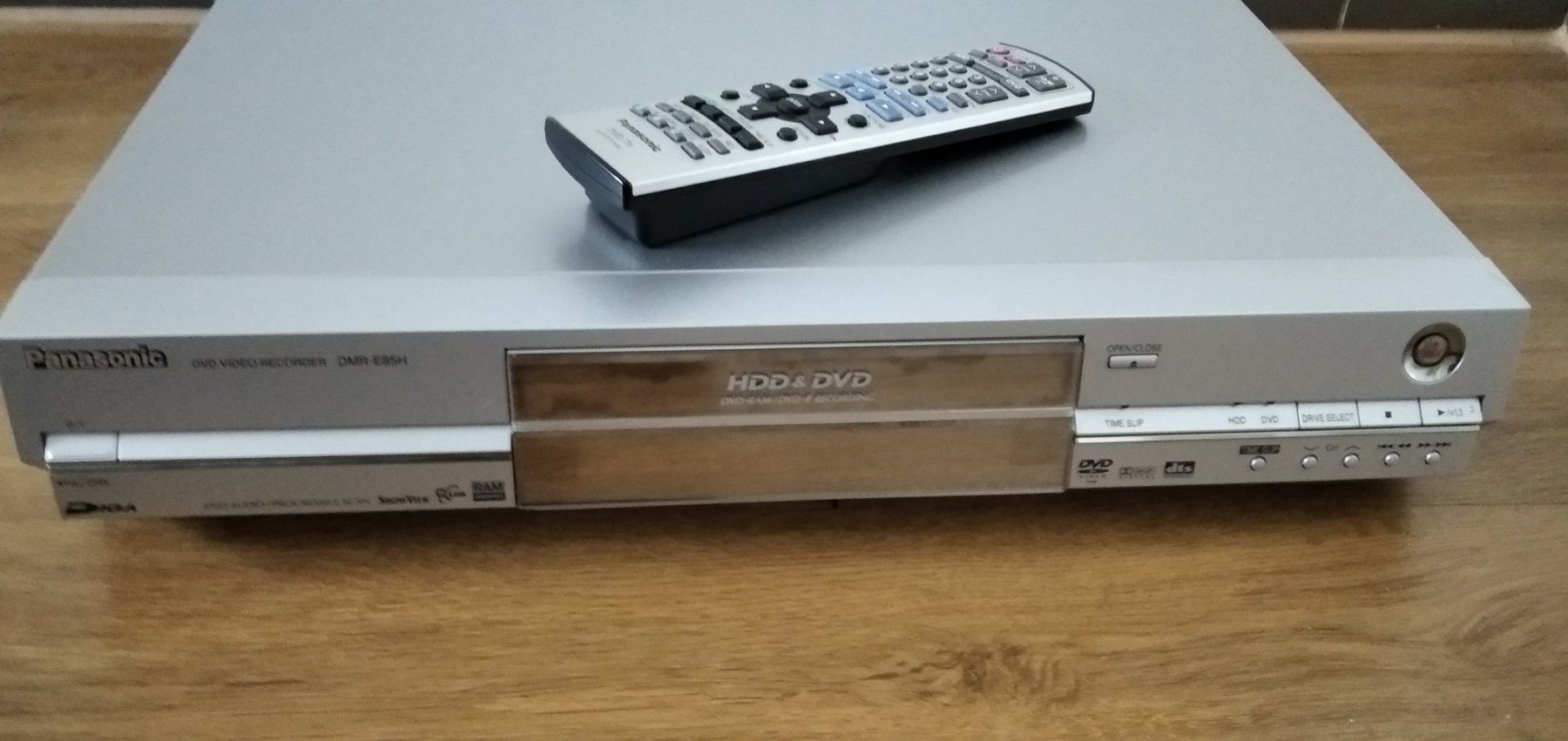Panasonic Sistemi audio & multimediali: High-End CD-Player & Recorder/Panasonic DMR-E85/Top Zustand – Usato da Kleindietwil venduto da kon_9nml