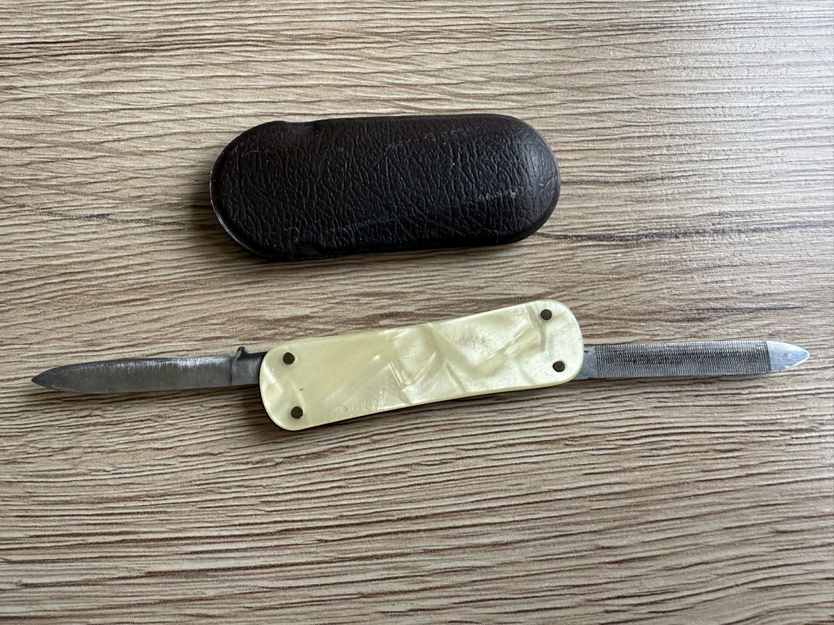 Couteaux de poche: Kleines Sackmesser Perlmuttoptik mit Etui – D'occasion à Wettingen par Ni_la_lo 1