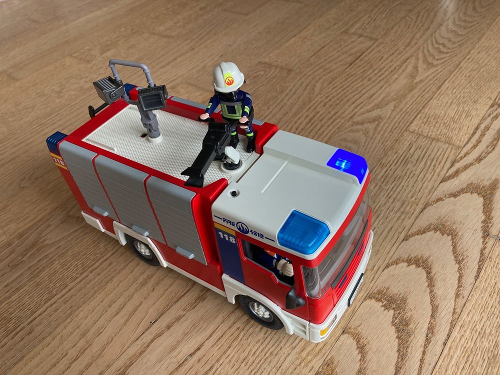  Playmobil Feuerwehrauto 