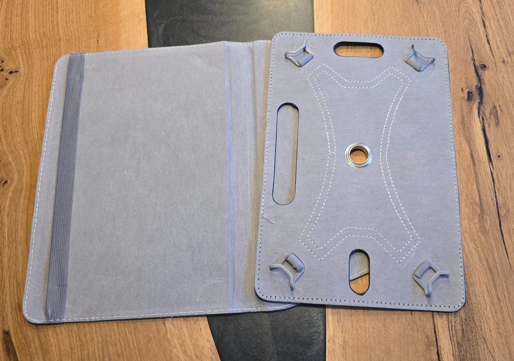 Coques & Sacs: Hülle für Tablet – Neuf (Voir description) à Längenbühl par Niam99 1