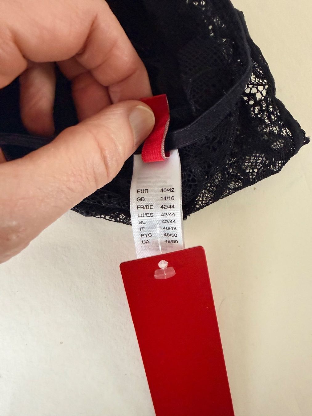 S.Oliver Altra biancheria intima: s.OLIVER, Spitzen-String, Grösse 40/42, Farbe Schwarz – Nuovo e nell'imballaggio originale da Rudolfstetten venduto da gst_g7xl 4
