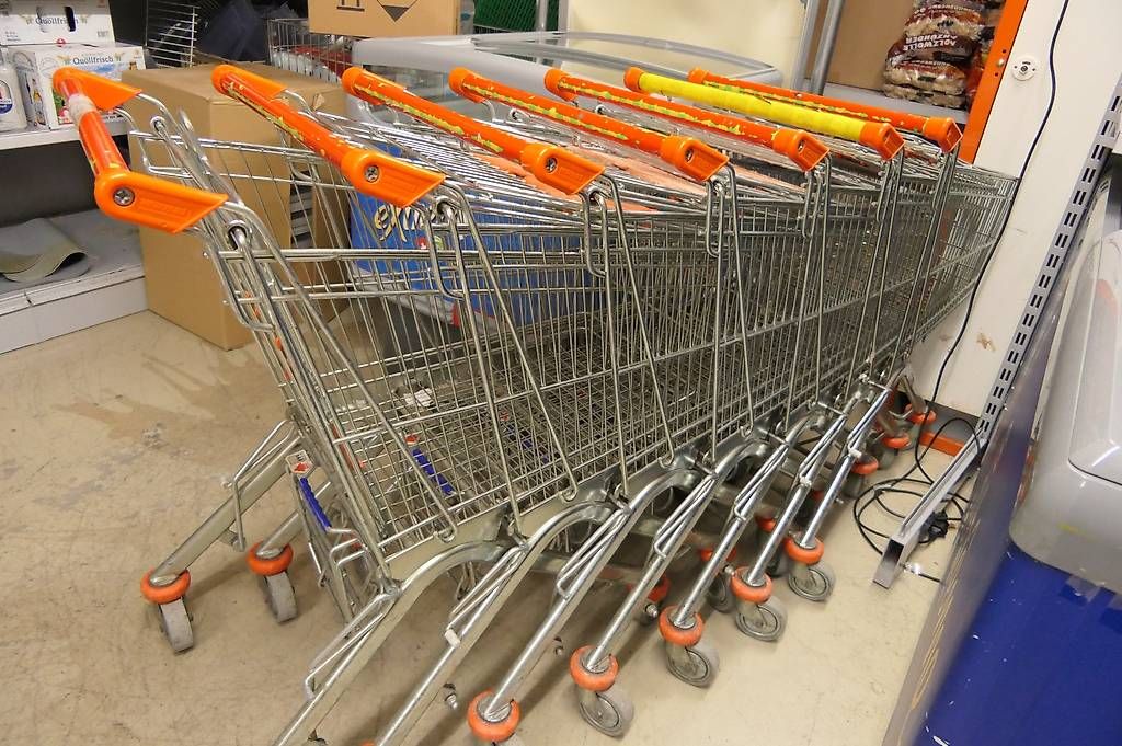 Altro per la casa: Einkaufswagen mit Harassablage, Hängehacken  und Kindersitz – Usato da Lenggenwil venduto da Reto888